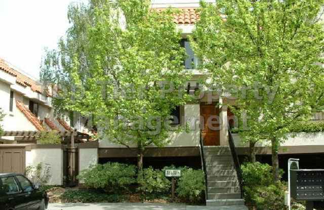 Very nice 2 bed, 2.5 bath, 1,178 sqft Walnut Creek Townhouse in desirable Main Chance Estates Development available March 15th for lease! photos photos