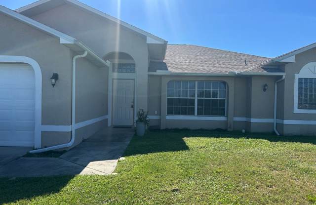 3 bedroom 2 bathroom single family home. Gallery 1