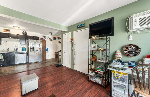 Top-Floor Condo with Trail Access + Community Perks! **Half Off December Rent!** Gallery 4