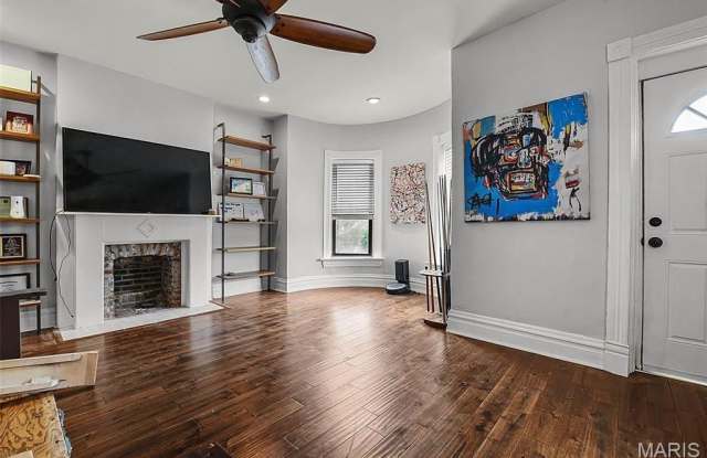 4631 Washington Avenue Gallery 4