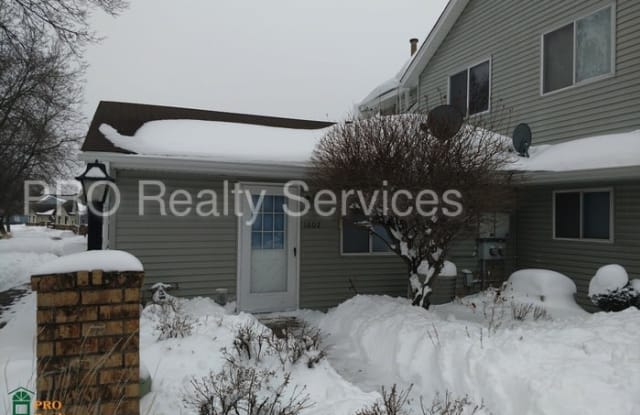 1602 Helmo Avenue North - 1602 Helmo Ave N, Oakdale, MN 55128