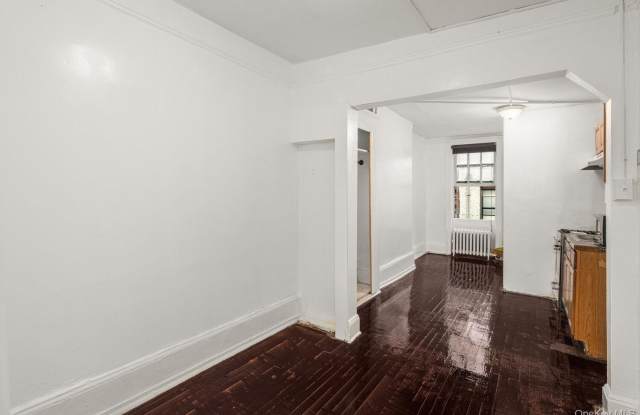 488 9TH Avenue Gallery 1