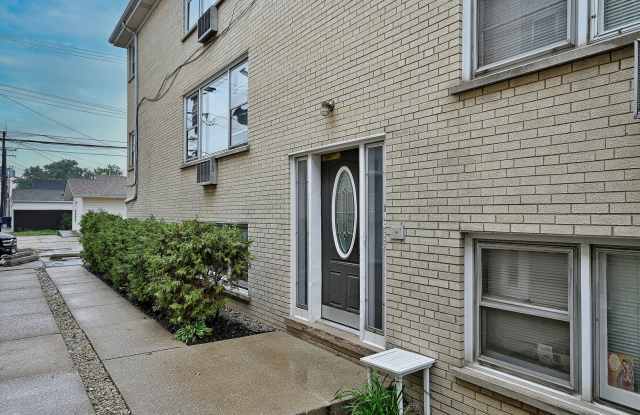 7610 W Belmont Avenue Gallery 3