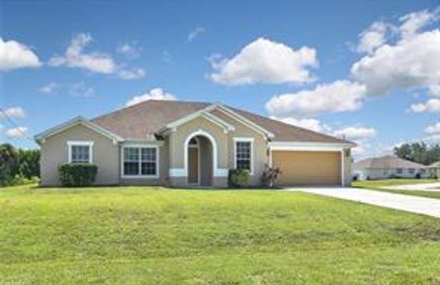 NW area Large Pool Home photos photos