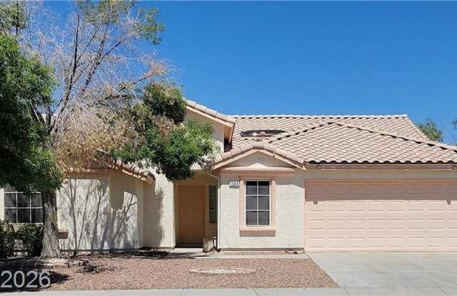 Spacious Single-Story Home with Vaulted Ceilings, Fireplace & Covered Patio photos photos