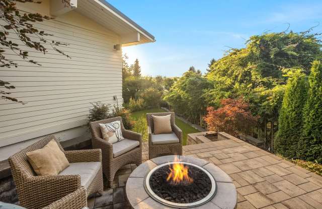 Kirkland West of Market - Luxury 3 Bedroom 3 Bath Home Gallery 4