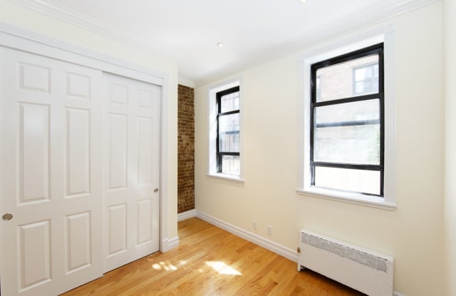 323 W 42nd St - 323 West 42nd Street, New York City, NY 10036