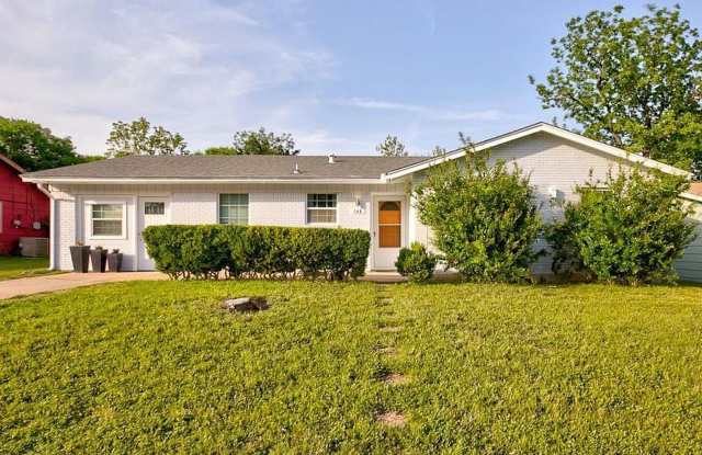 Single Story, 3 Bedrooms and 3 Bathroom Single Family Home for Rent in North Austin, Easy Access to I-35 and N Lamar. photos photos