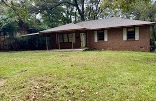 Available Now!! Lawn service included** photos photos