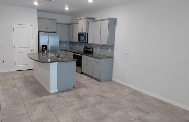4296 EXPEDITION Way Gallery 2