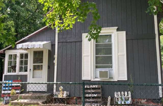 Adorable 3 Bedroom Home in Frankfort photos photos