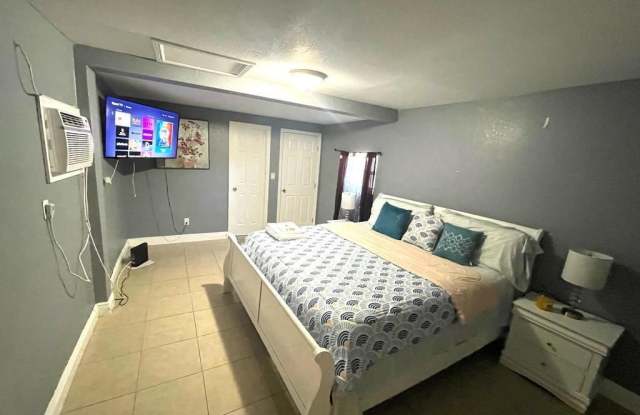 2403 Oswego Avenue S photos photos