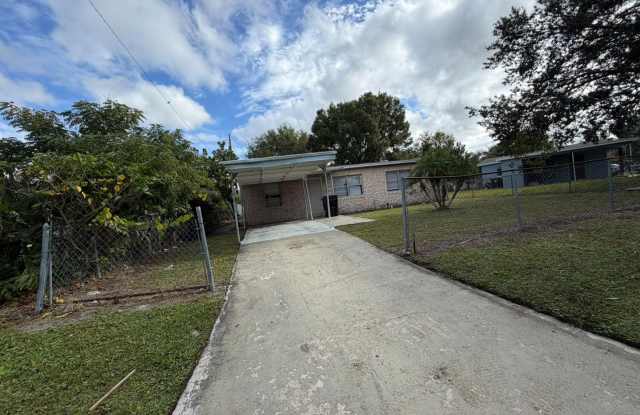 Spacious 4BR Home in Orlando – Move-In Ready with Parking & Great Location! Gallery 4