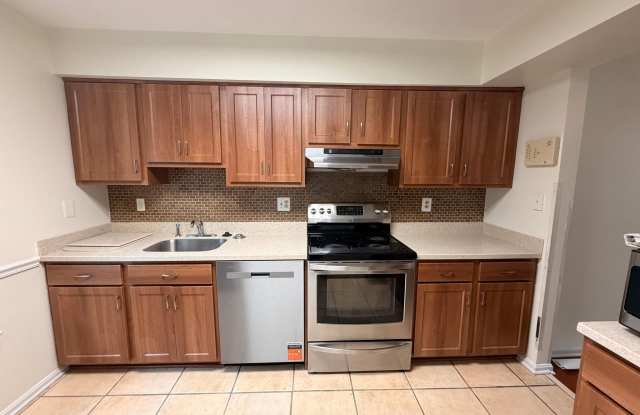 8818 RIDGE HOLLOW Court Gallery 1