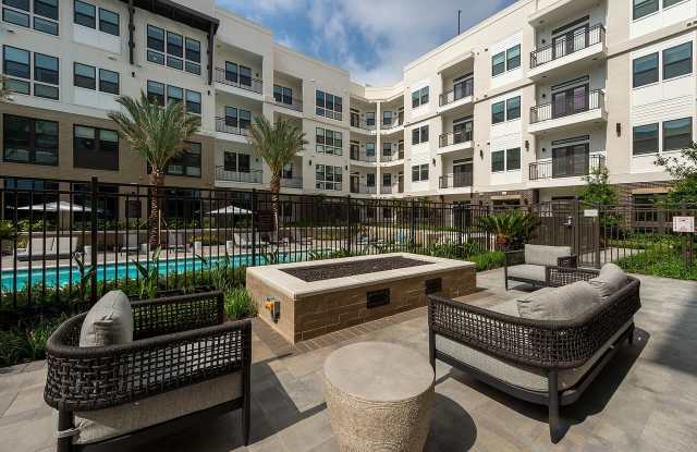The Rosslyn at Garden Oaks Gallery 4
