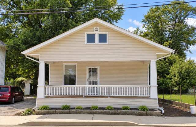 Cozy 2-Bedroom Home in Galesburg with Detached Garage! Gallery 1