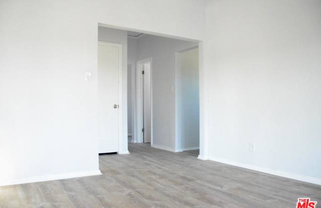 2539 South BURNSIDE Avenue Gallery 3