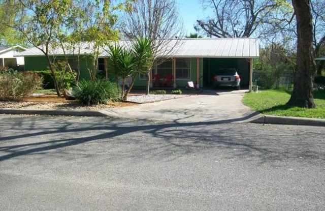 1052 IVY LN - 1052 Ivy Lane, Terrell Hills, TX 78209