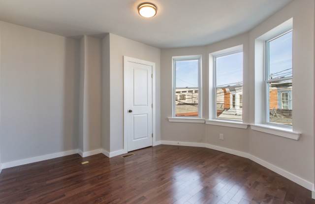 Newly Updated 2 bedroom 1 Bathroom House for rent photos photos