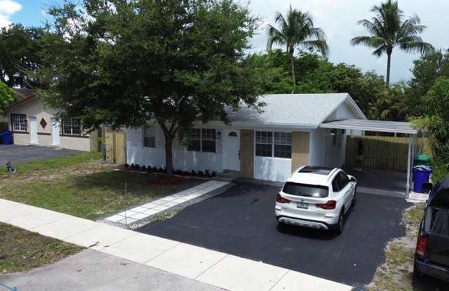 1657 Southwest 44th Avenue photos photos