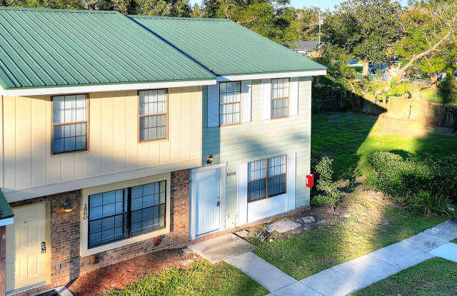 Two-Bedroom Townhouse near Park photos photos Two-Bedroom Townhouse near Park photos photos