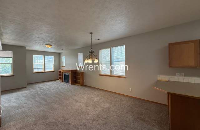 Beautiful South Hill Duplex with Garage! Gallery 3