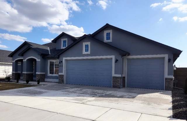 Stunning 5 Bed Richland Home with 3-Car Garage! photos photos