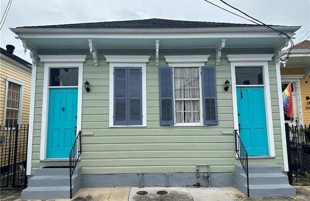 2521 LAUREL Street photos photos