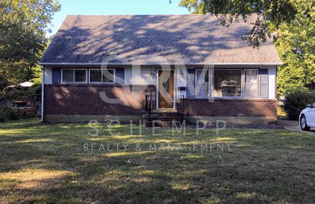 Updated 4BR with two living spaces in Hikes Point **Available Now** photos photos