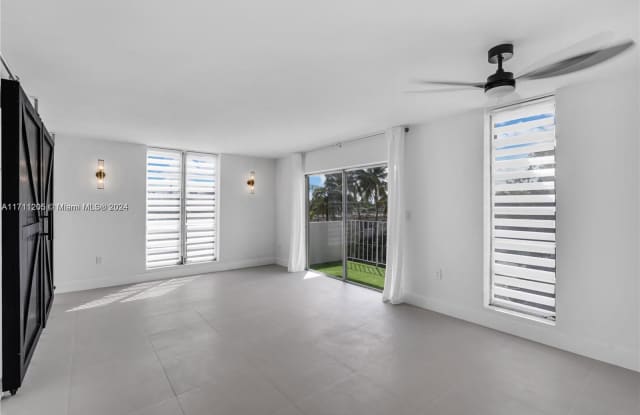 8305 Crespi Boulevard Gallery 4