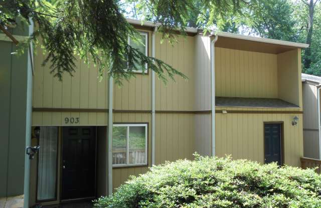 Leasing for 2026 available June 20 - Franklin Street 3 bedroom/2.5 Bath - 903 East Franklin Street, Chapel Hill, NC 27514