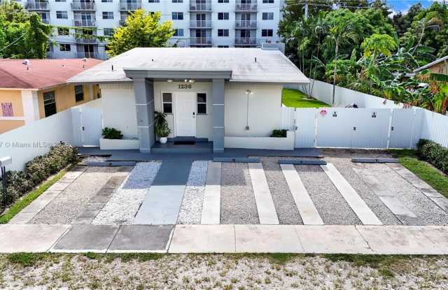 1236 NE 109th St photos photos