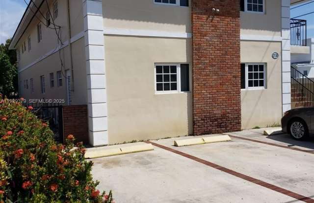 2725 SW 25th St photos photos