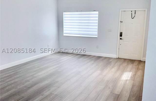 1704 SW 101st Ter Gallery 4