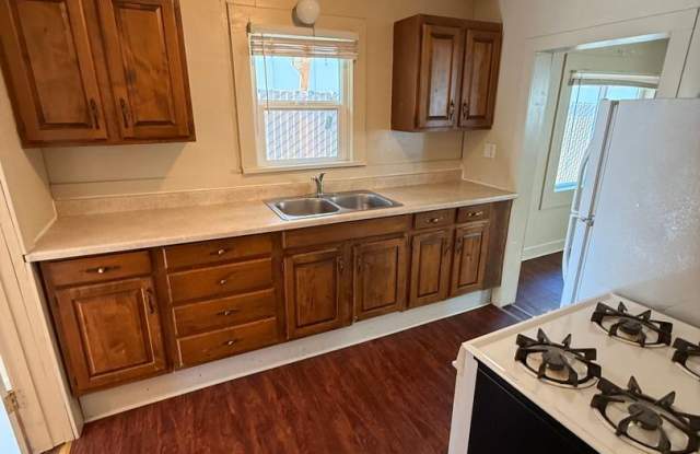 5 minutes to Oregon Tech and Skylakes Medical Center. Hard to find 1 bdrm, 1 bath unit photos photos