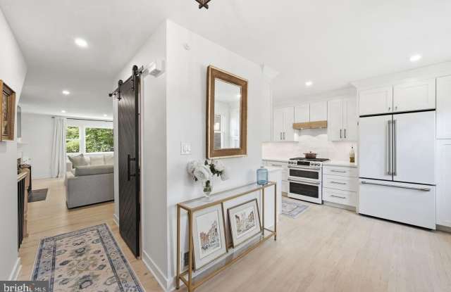 6328 GOLF COURSE Square Gallery 4