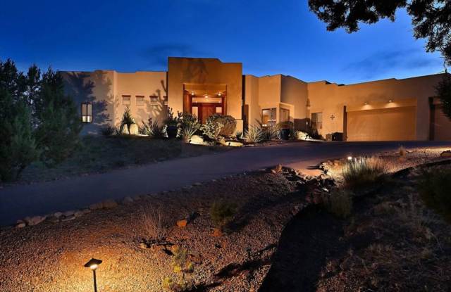 8 E. Long View Drive - Privacy and Located on 2.5 Acres! Furnished or unfurnished! photos photos