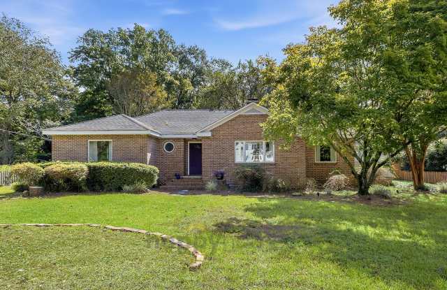 3 Bedroom 2 Bathroom in Summerville Gallery 1
