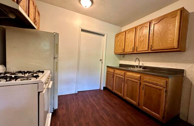 Super Spacious Three Bedroom on Bates Street! Deck  Patio! Washer  Dryer Included! Call Today! photos photos