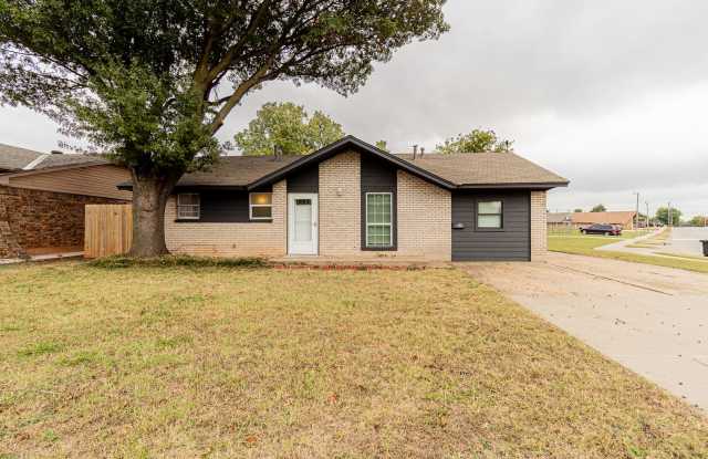 4 Bed | 2 Bath | 1 Garage + 4 Driveway Spots | 1,650sq ft – Moore School District - Half off on the first month's rent! - 650 Northwest 5th Street, Moore, OK 73160
