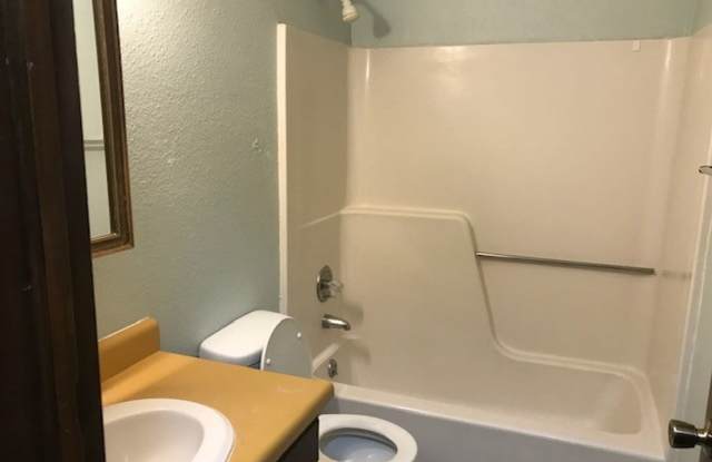 2 Bedroom Condominium in Rifle Gallery 4
