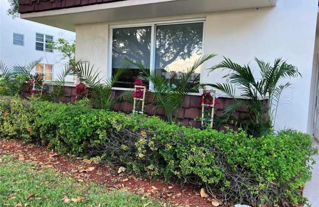 2601 S Palm Aire Dr photos photos