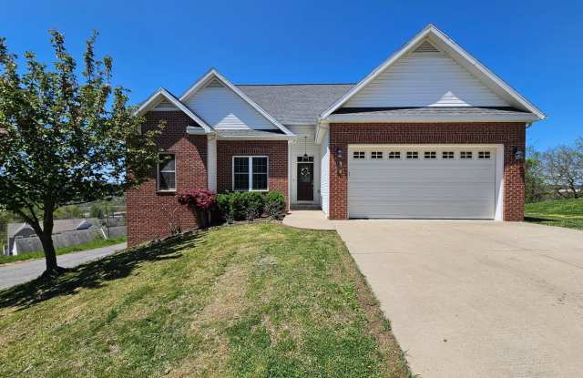 4 Bedroom, 3 Bathroom home AVAILABLE 07/01/2025 photos photos