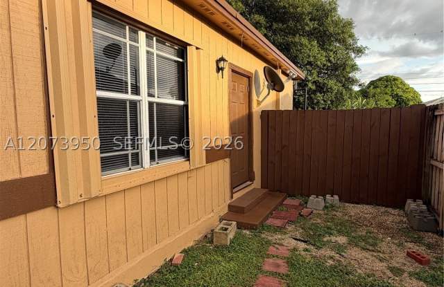 1520 NE 13th St photos photos