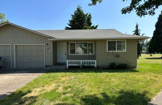 2-bedroom/1-bathroom duplex with garage! Gallery 3