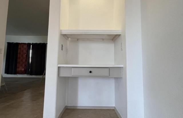 5215 W TONOPAH Drive Gallery 3