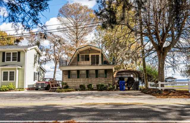 Lakefront Home in Beautiful Lake Waccamaw NC. Gallery 3