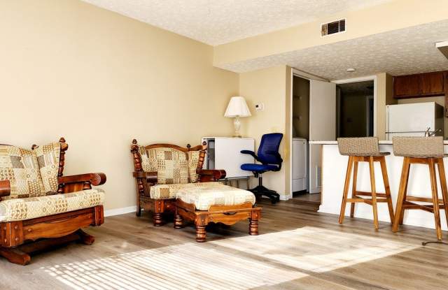 Nice 1 Bed / 1 Bath just 5 minutes away from the Beach. - 3600 Tiki Drive, Upper Grand Lagoon, FL 32408