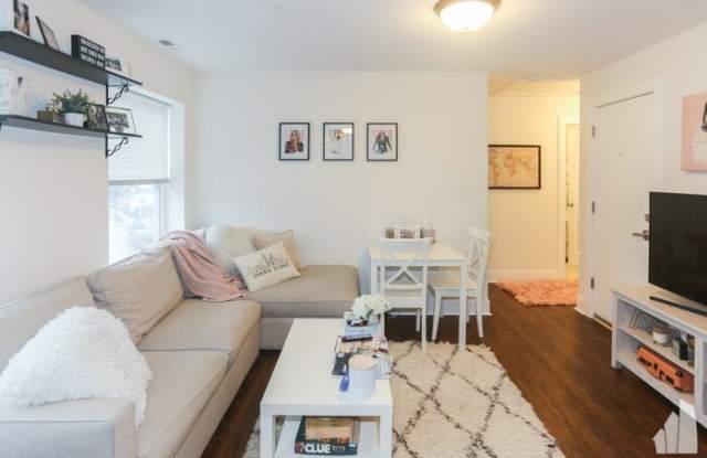 2954 North Hamlin Avenue Gallery 3