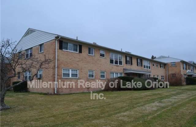 2503 W 13 Mile Rd Bldg 11 photos photos